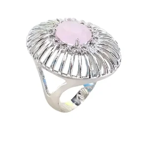 Anel Pedra Oval de Quartzo Rosa Leitoso Cravejada de Zircônias Transparentes e Fios em Banho de Ródio Branco