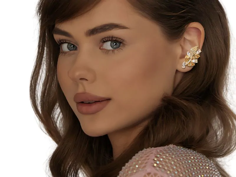 Brinco Ear Cuff Gotas de Cristais Transparentes e Folhas Cravejadas de Zircônias Transparentes com Piercing em Banho de Ouro Amarelo - Image 3