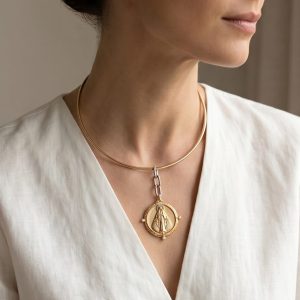 CHOKER ARO RÍGIDO COM PINGENTE MEDALHA NOSSA SRA. GG