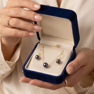 COLAR E BRINCOS PEROLAS – SEMIJOIAS ELEGANTES PARA PRESENTEAR