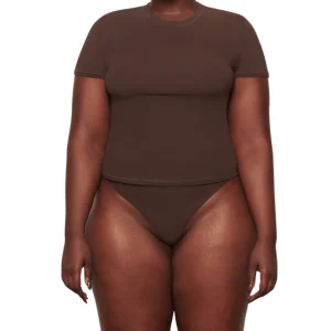 Camiseta Skims Fits Everybody Cocoa Marrom