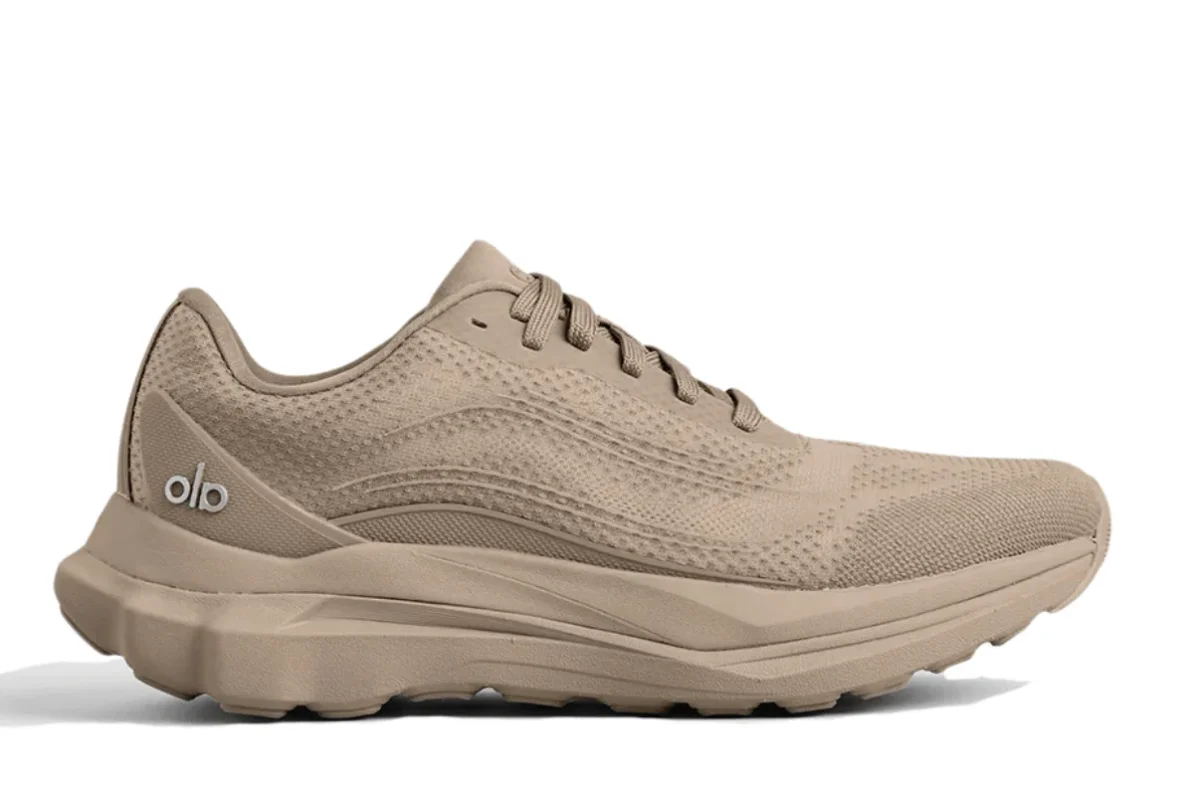 Tênis Alo Yoga ALO Runner Gravel Bege - Image 2