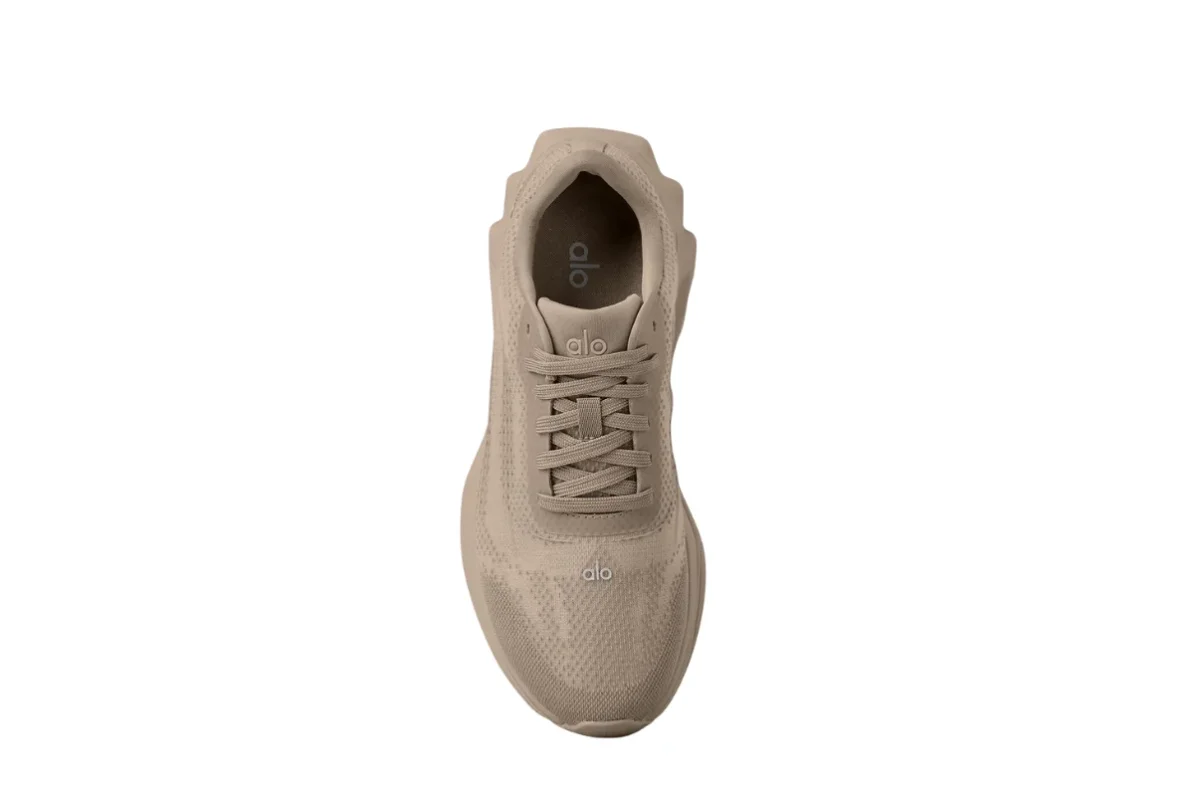 Tênis Alo Yoga ALO Runner Gravel Bege - Image 5