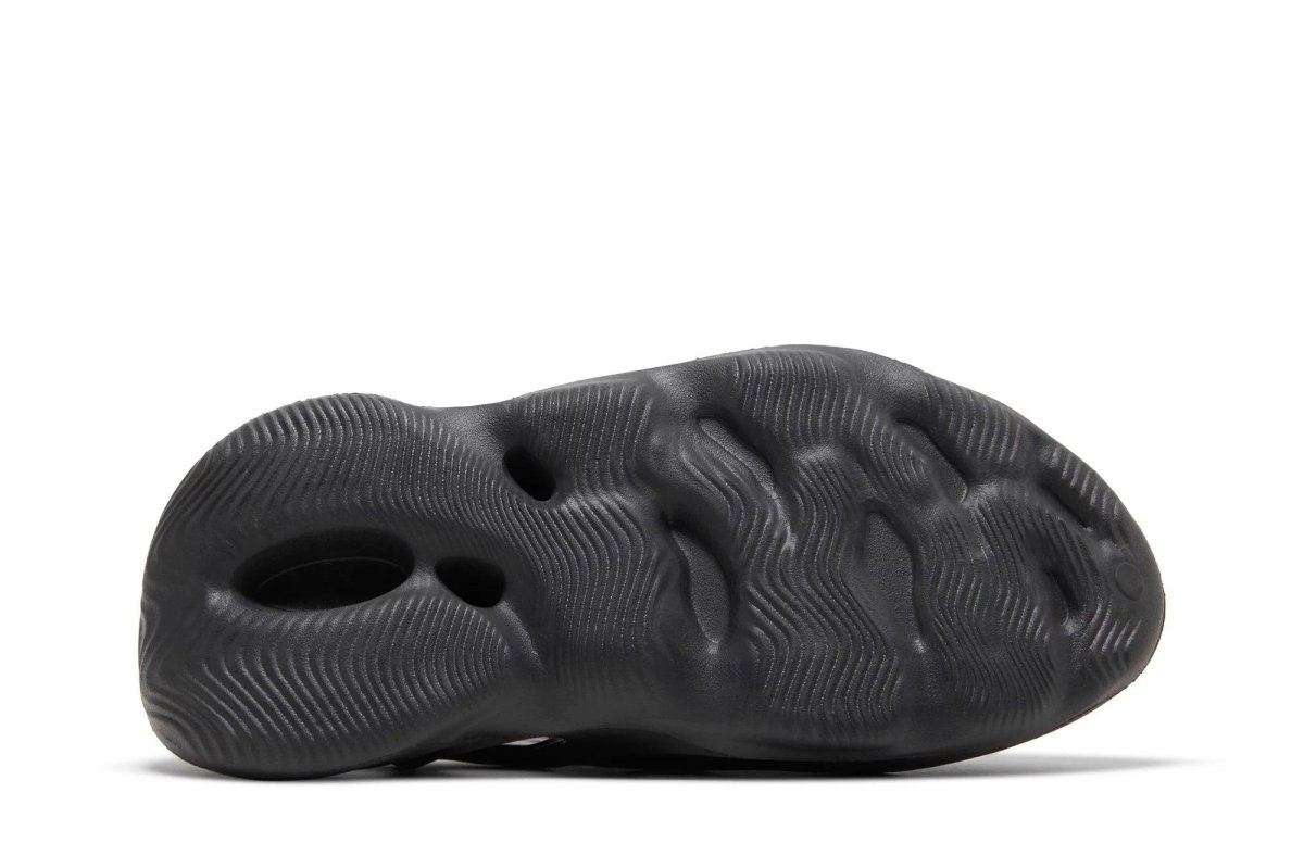 Tênis Yeezy Foam Runner Onyx Preto - Image 4
